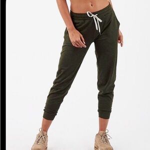 Vuori Performance Jogger Evergreen